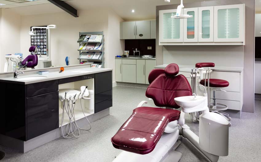 HQ A-dec 500 Har;ey Street Set up related 640 x 480 A-dec 500 Dental Chair