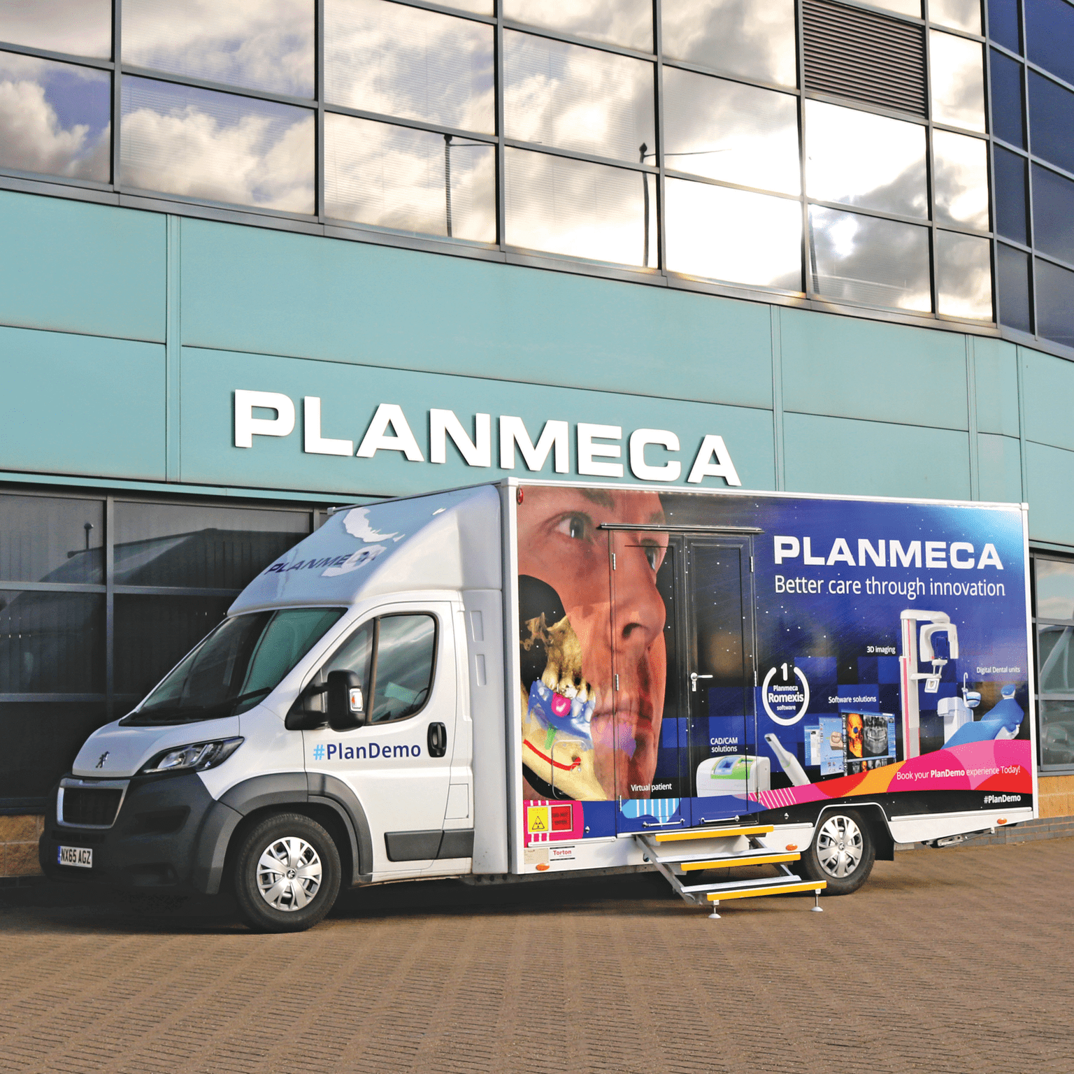 Planmeca Mobile Showroom is Plandemo